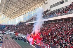 开云平台-关于足球联赛狂欢盛宴，球迷热情高涨的信息