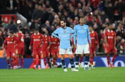 开云体育下载-红魔后卫闪耀，助球队卫冕冠军的简单介绍