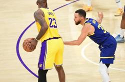 开云体育中国-勇士客场战胜马刺，汤普森发威成为夺胜功臣