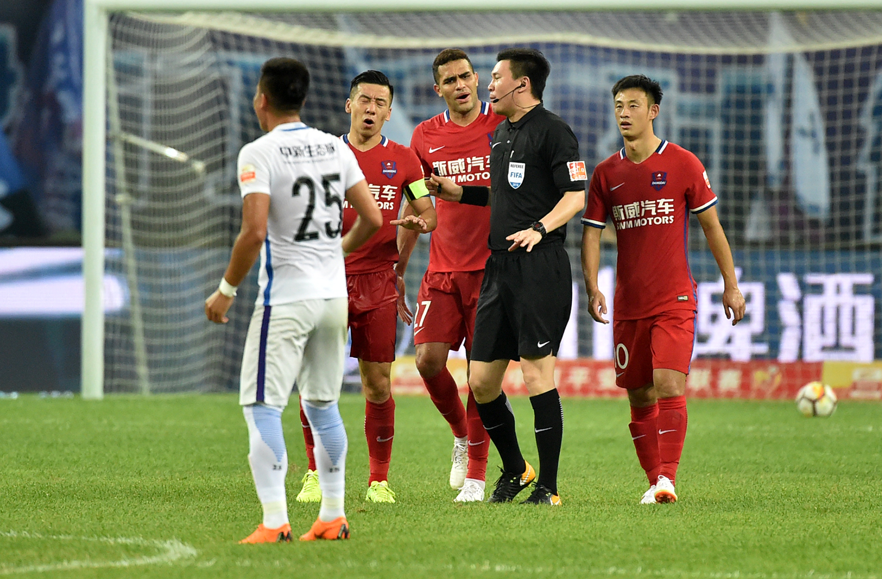 重庆斯威逆转胜利,豪取连胜助力冲击前六的简单介绍 重庆斯威逆转胜利,豪取连胜助力冲击前六的简单介绍