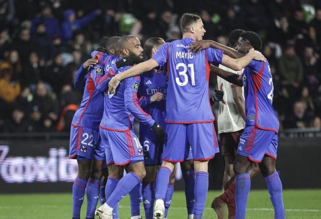 关于里昂球员传呼队友备战关键比赛的信息 关于里昂球员传呼队友备战关键比赛的信息