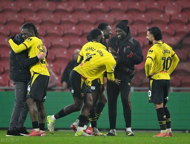 沃特福德边路快攻犀利，制造多次进球机会的简单介绍