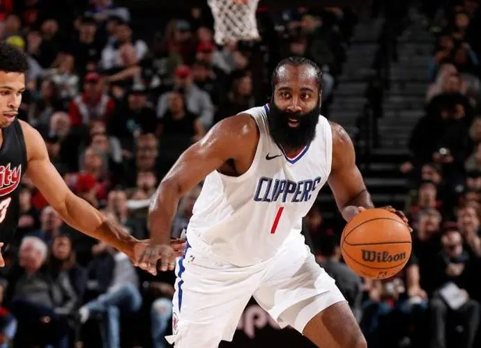 快船胜开拓者，莱昂纳德得到27分